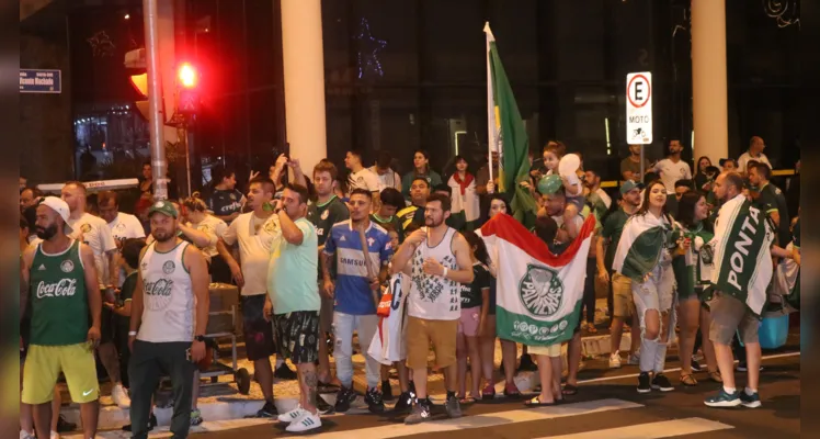 Torcida alviverde celebrou logo após o apito final em Minas Gerais