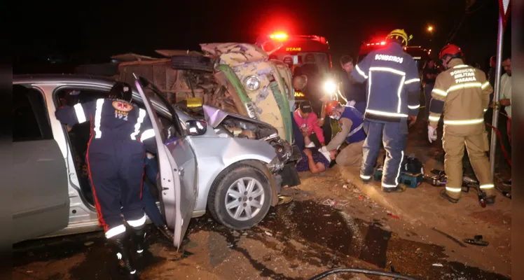 Acidente entre dois veículos deixa quatro feridos em bairro de PG