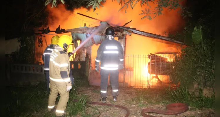 Por sorte, nenhuma pessoa estava na residência no momento do incêndio