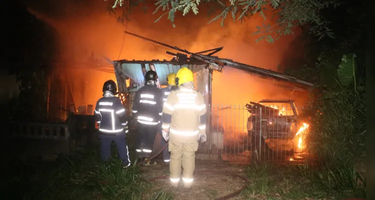 Por sorte, nenhuma pessoa estava na residência no momento do incêndio