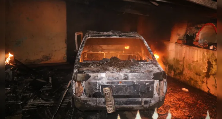 Por sorte, nenhuma pessoa estava na residência no momento do incêndio
