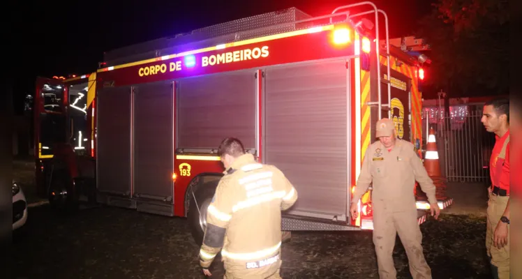 Incêndio em residência mobiliza Bombeiros no Jardim Carvalho