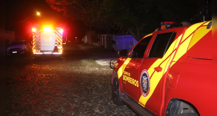 Incêndio em residência mobiliza Bombeiros no Jardim Carvalho