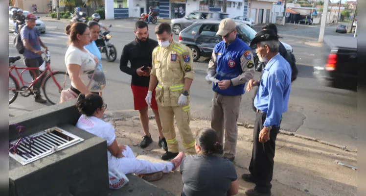 Quatro pessoas ficam feridas em acidente com ônibus na 'Cavalcanti'