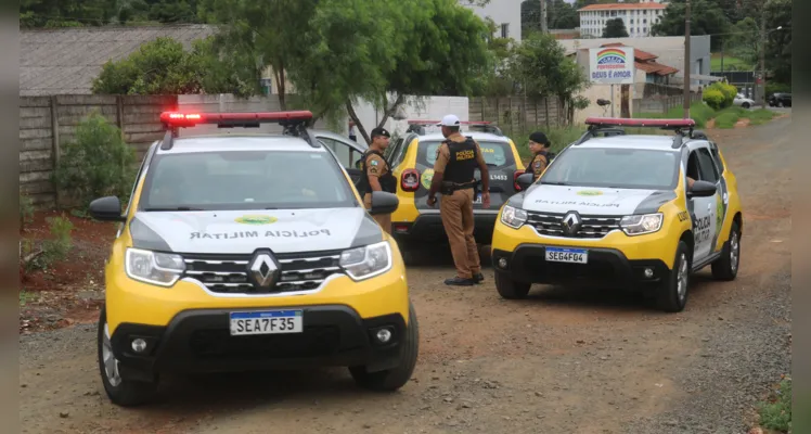 Um acidente na manhã deste sábado (09) entre as ruas Carlos de Carvalho e Vieira Fazenda, na Vila São Francisco, em Uvaranas, mobilizou equipes da PM e do Siate