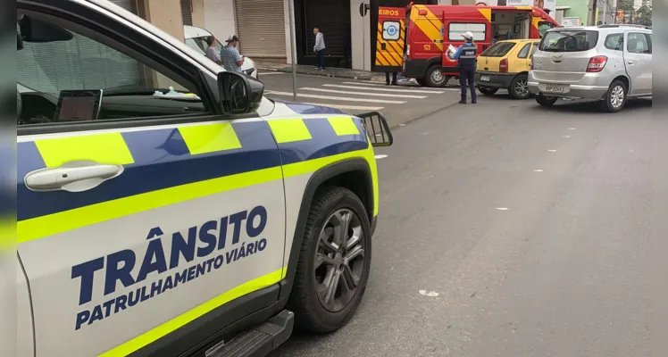 A colisão, por volta das 08h30, aconteceu no cruzamento da rua Balduíno Taques com a Dr Colares