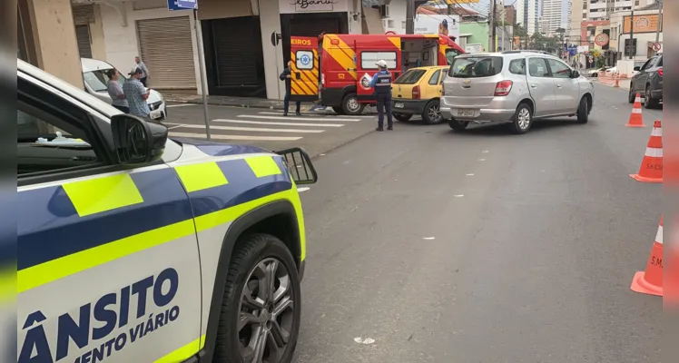 A colisão, por volta das 08h30, aconteceu no cruzamento da rua Balduíno Taques com a Dr Colares