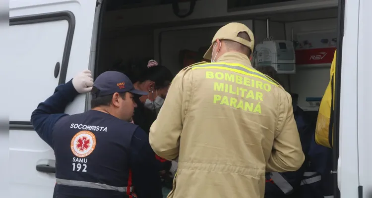 Um acidente de trânsito na manhã deste sábado (14) envolveu dois veículos no Centro de Ponta Grossa