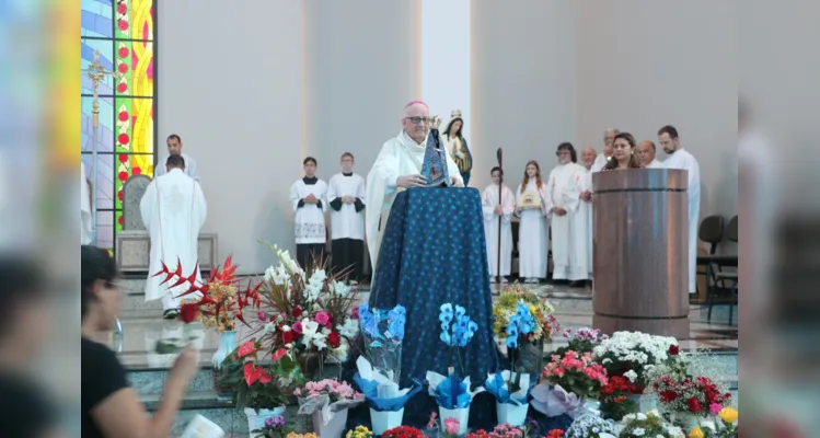 Fiéis lotaram a catedral em Ponta Grossa nesta quinta-feira