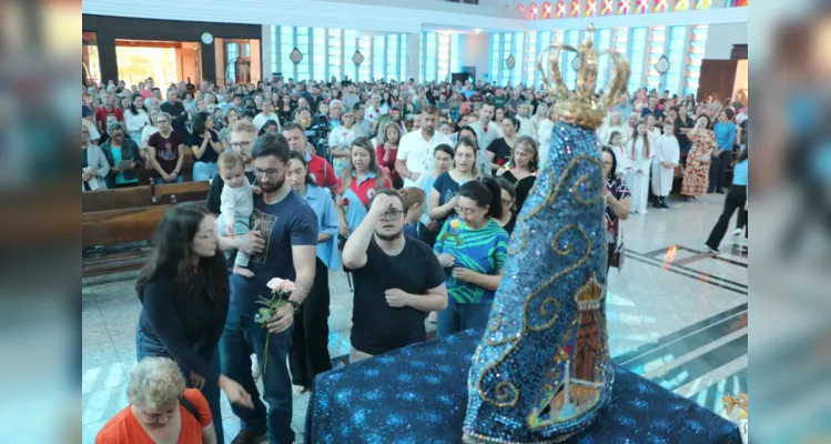 Fiéis lotaram a catedral em Ponta Grossa nesta quinta-feira