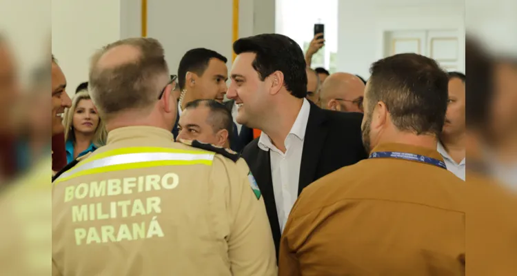 O governador Carlos Massa Ratinho Jr., entregou à Polícia Militar 100 viaturas semiblindadas e 42 para a patrulha rural.