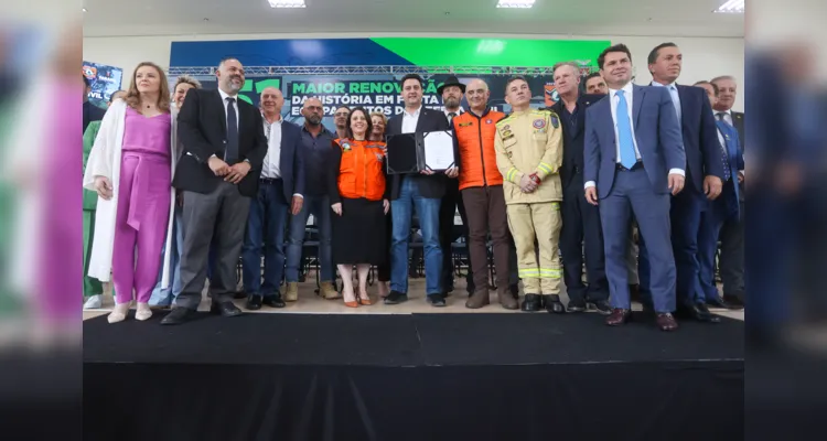 O governador Carlos Massa Ratinho Junior participa da entrega de equipamentos para Defesa Civil.