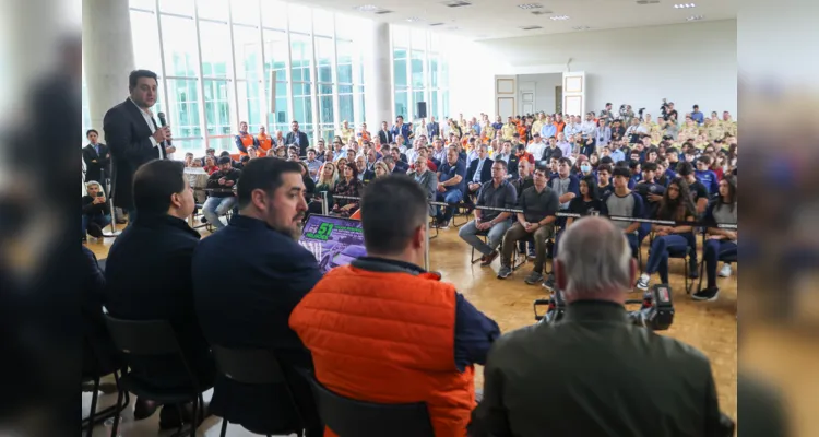 O governador Carlos Massa Ratinho Junior participa da entrega de equipamentos para Defesa Civil.