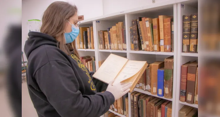 Biblioteca Central da Universidade Estadual de Ponta Grossa (Bicen-UEPG) conta com um acervo de Obras Raras e Especiais