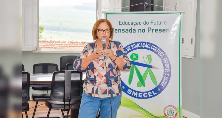 Na quinta-feira (6), na Casa da Cultura, mais alunos da rede municipal de ensino  receberam os acessórios