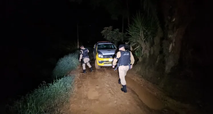 Uma mulher morreu por disparo de arma de fogo na noite desta sexta-feira (03), no bairro de Uvaranas, em Ponta Grossa