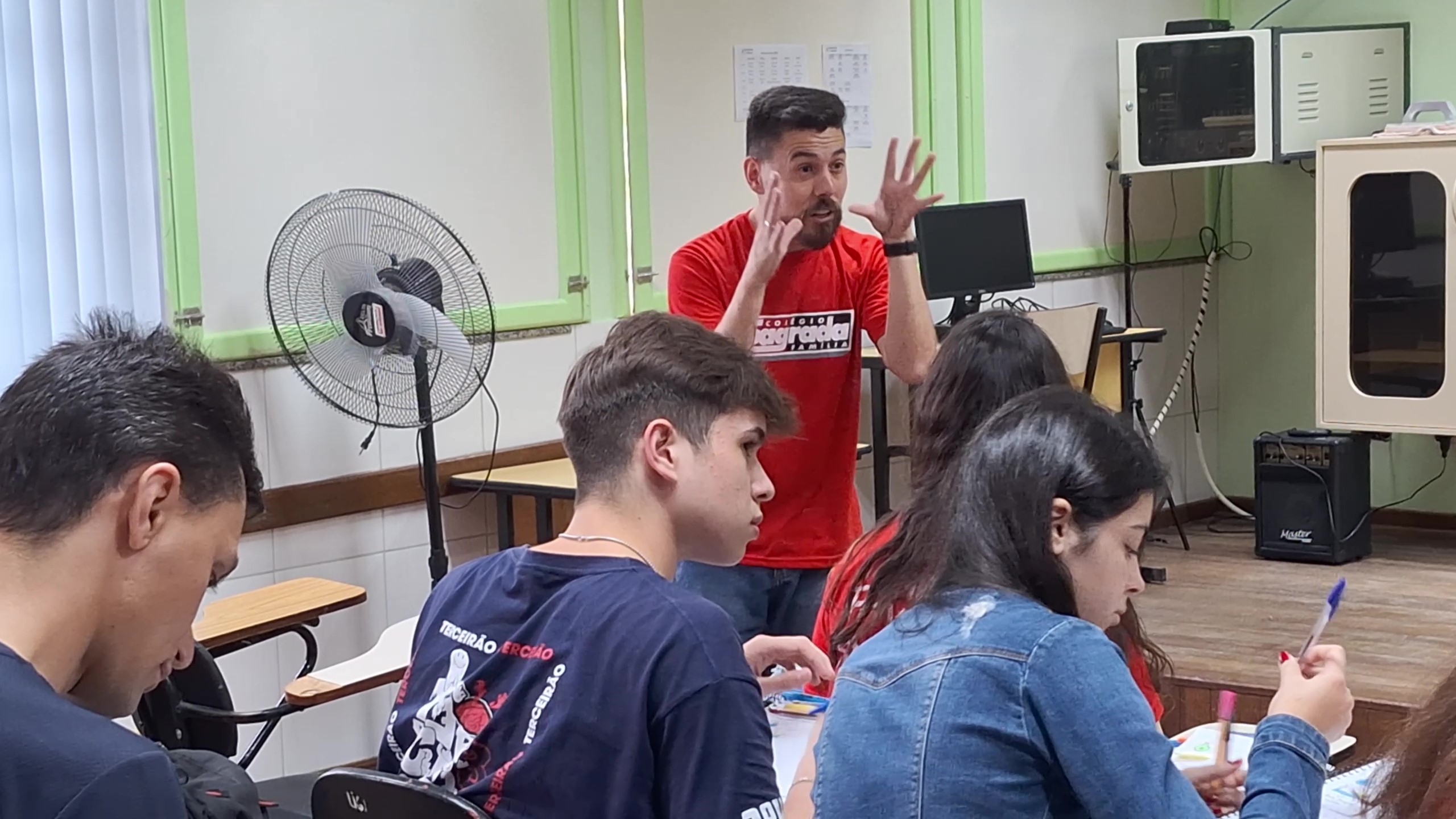 to hit the airways September 13. in stores September 28., image size:2560x1440