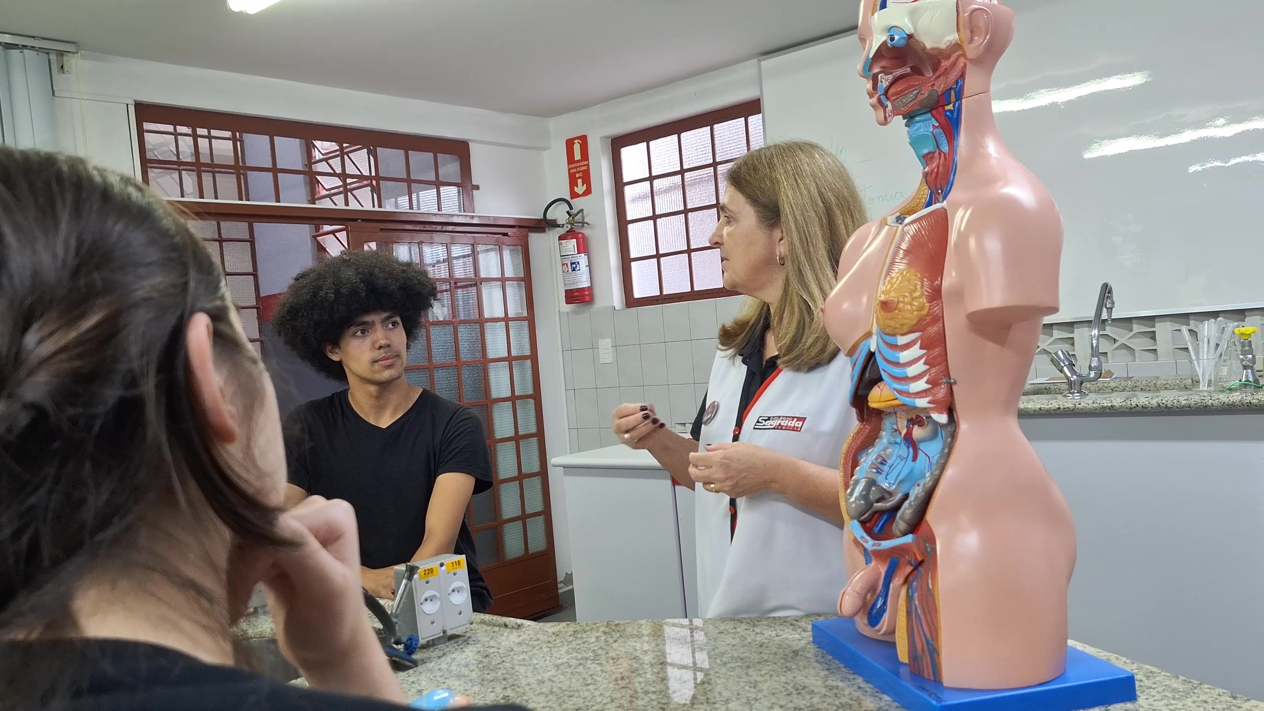 to hit the airways September 13. in stores September 28., image size:2560x1440