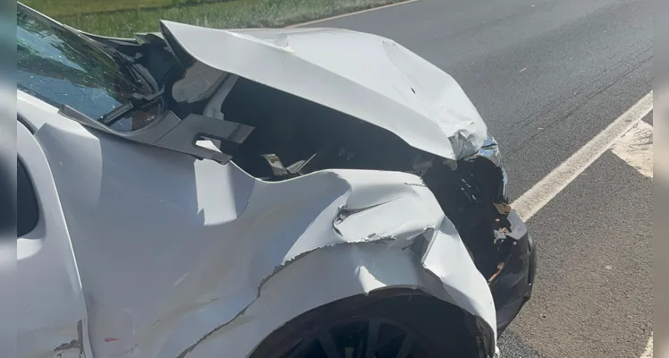 Carros colidem na Souza Naves e quatro pessoas ficam feridas