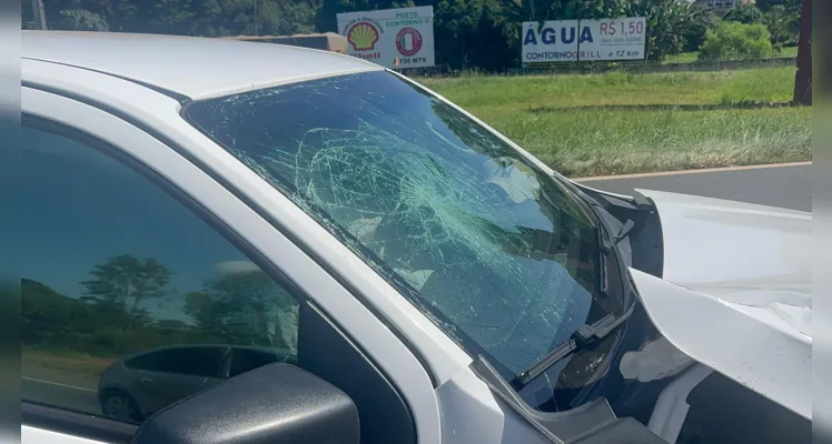 Carros colidem na Souza Naves e quatro pessoas ficam feridas