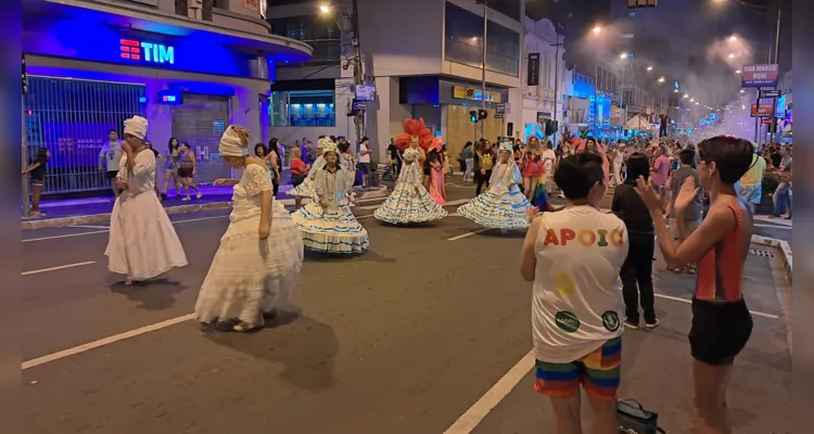 Desfile das campeãs agitou a noite em PG |