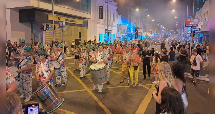 Desfile das campeãs agitou a noite em PG |