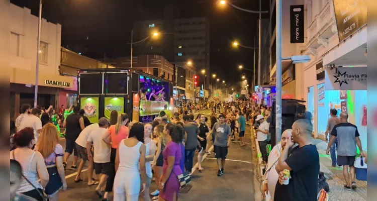 Desfile das campeãs agitou a noite em PG |