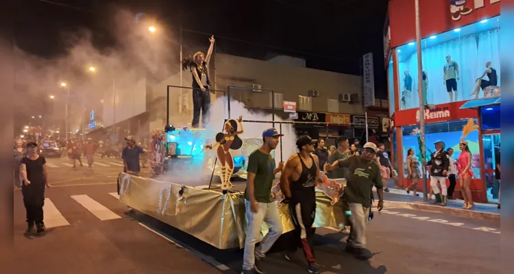 Desfile das campeãs agitou a noite em PG |