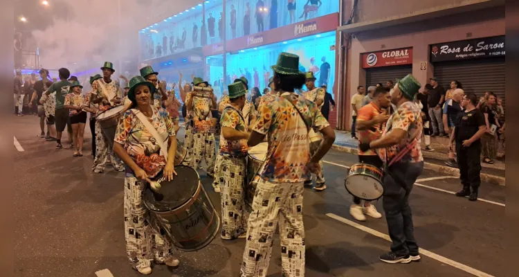 Desfile das campeãs agitou a noite em PG |