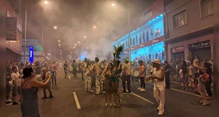 Desfile das campeãs agitou a noite em PG |