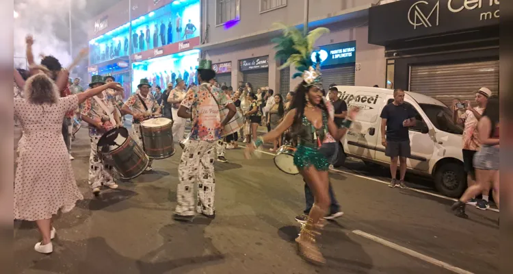 Desfile das campeãs agitou a noite em PG |