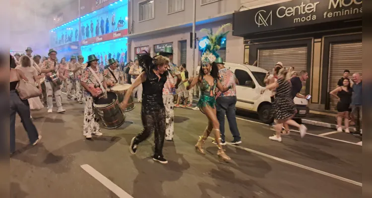 Desfile das campeãs agitou a noite em PG |