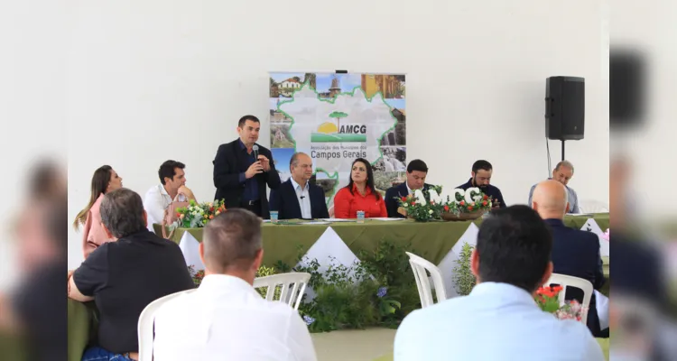 Prefeitos da região dos Campos Gerais estiveram presentes no evento.