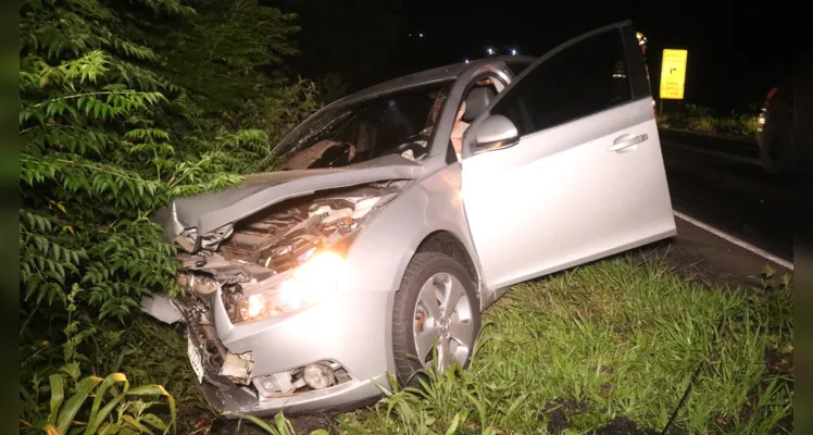 Acidente aconteceu nesta madrugada de sábado (23)