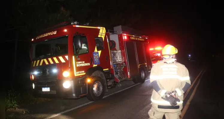 Acidente aconteceu nesta madrugada de sábado (23) 