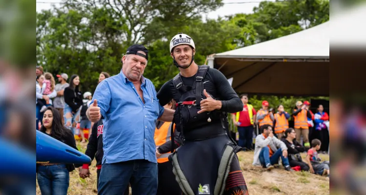 Toda a equipe de resgate convocada ou é ex-atleta de canoagem ou faz parte das agências de turismo da cidade.