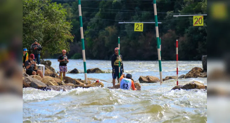 Toda a equipe de resgate convocada ou é ex-atleta de canoagem ou faz parte das agências de turismo da cidade.