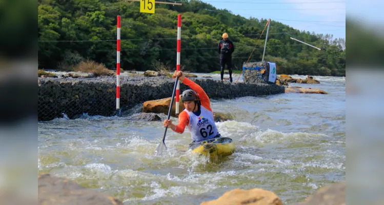 Toda a equipe de resgate convocada ou é ex-atleta de canoagem ou faz parte das agências de turismo da cidade.