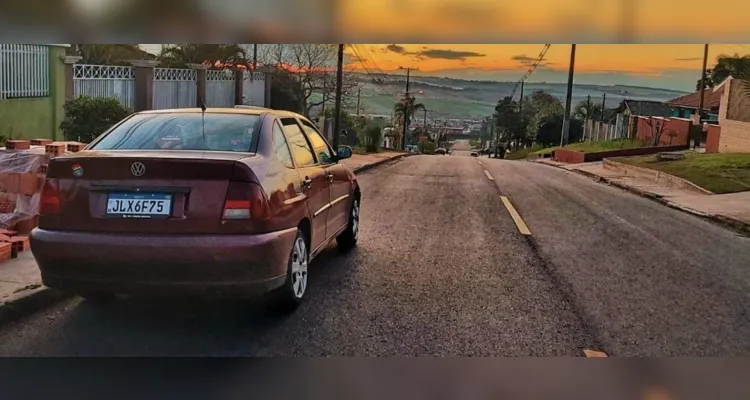 Carro foi roubado no último domingo (4) |