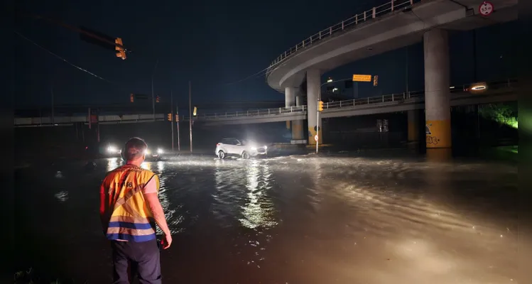 Em Porto Alegre, em apenas uma hora, choveu o equivalente a mais da metade da média prevista para janeiro.