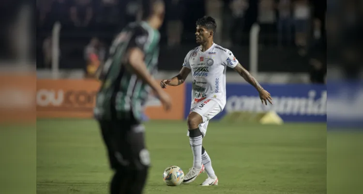 A torcida, quase ao final do segundo tempo, se revoltou com a comissão técnica pela atuação do time.