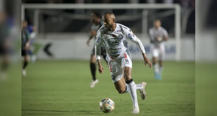 A torcida, quase ao final do segundo tempo, se revoltou com a comissão técnica pela atuação do time.