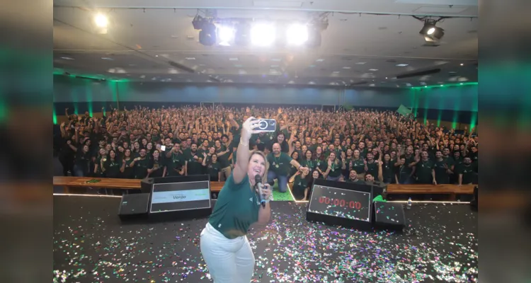Coluna RC celebra as conquistas na convenção de verão Sicredi