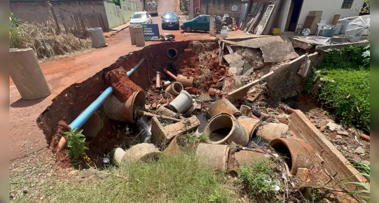 Buraco em galeria pluvial na Vila Estrela incomoda moradores