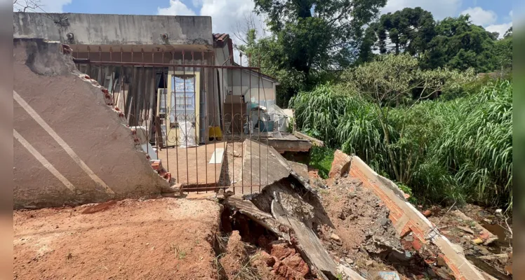 Buraco em galeria pluvial na Vila Estrela incomoda moradores