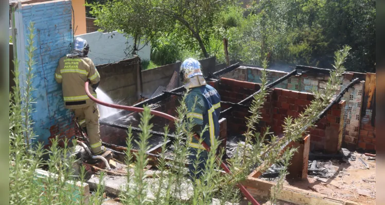 Bombeiros realizaram os atendimentos por volta das 15h.