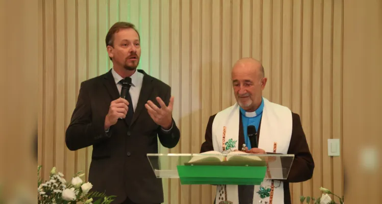 Pastor Diego Ernani Biehl e Padre Edvino Sicuro.