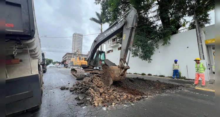 Prefeitura realiza obras e bloqueia ruas na região central de Ponta Grossa