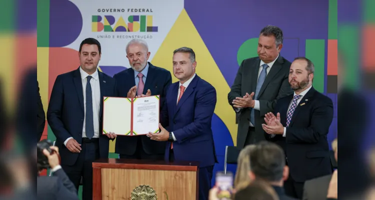 Assinaturas dos contratos aconteceu no Palácio do Planalto.