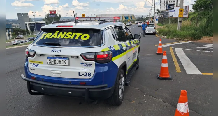 Agentes de trânsito foram acionados para a ocorrência.